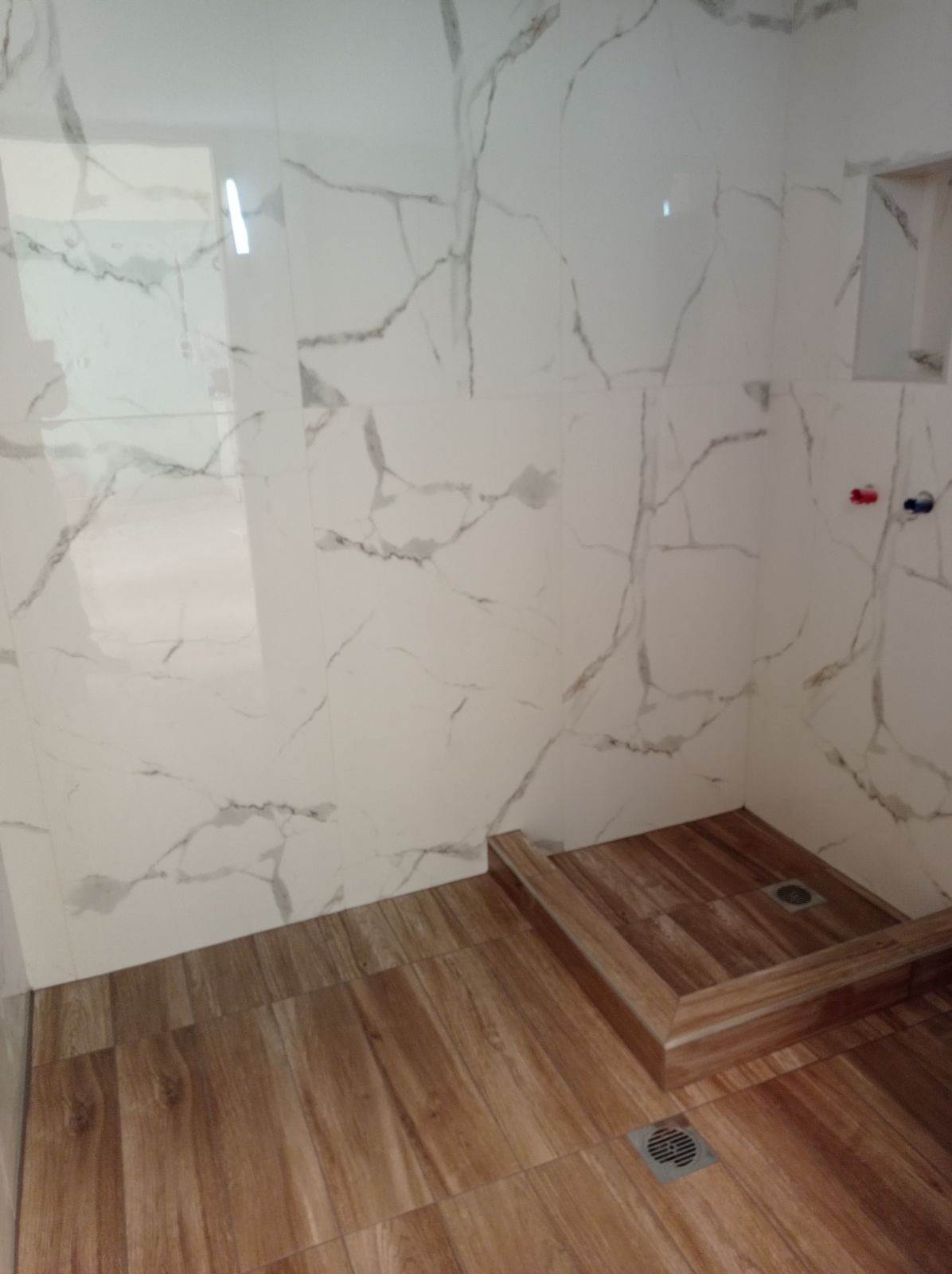 Τοποθέτηση μαρμάρου — έργο Χρυσοστομίδη Αναστάσιου, Θεσσαλονίκη