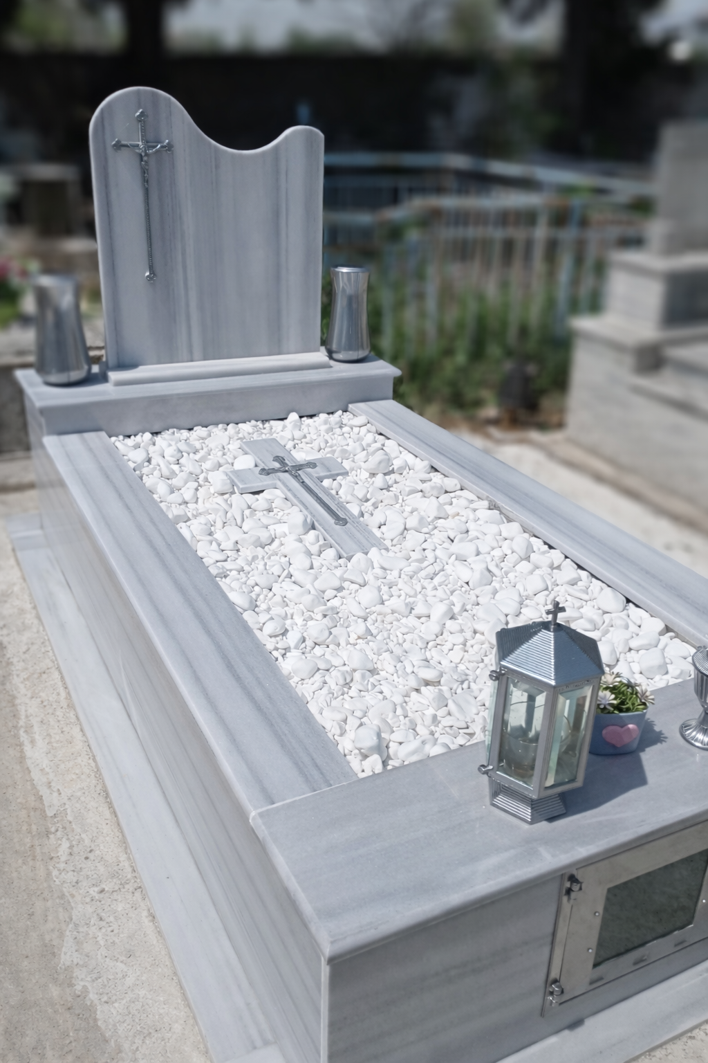 Ανακαίνιση και τοποθέτηση πλακιδίων σε μνημείο