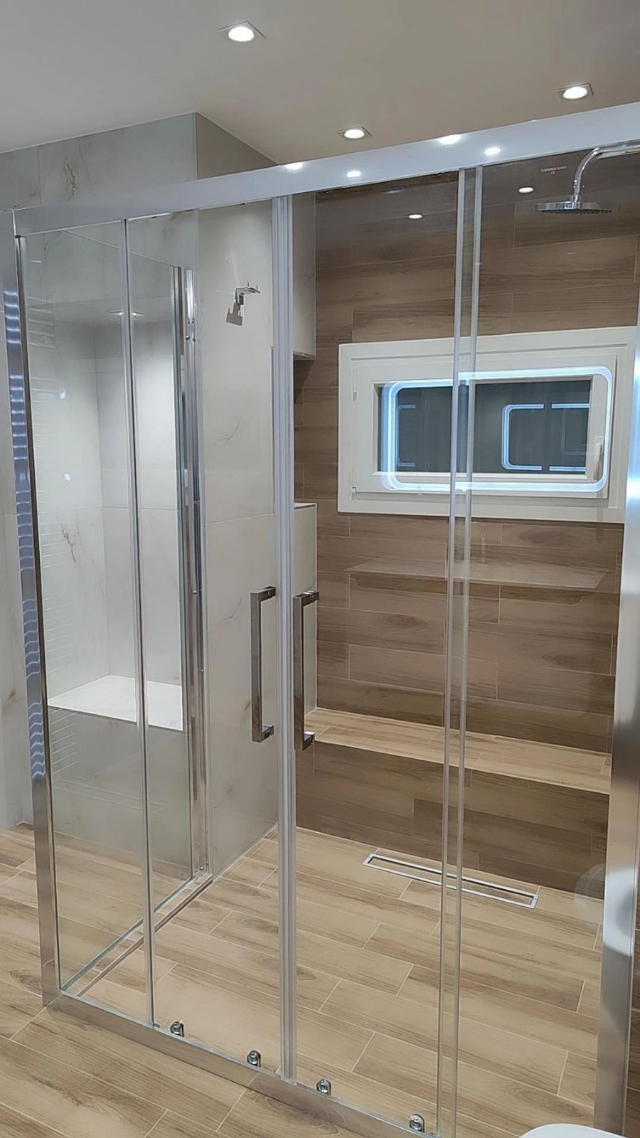 Ντουζιέρα με πλακάκια και στεγανοποίηση