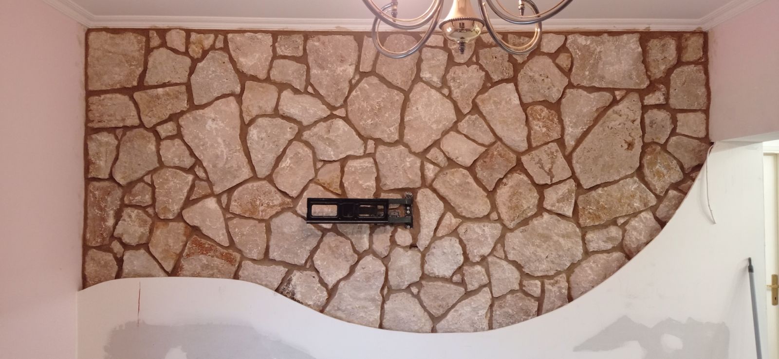 Κατασκευή μάντρας και επένδυση με πέτρα