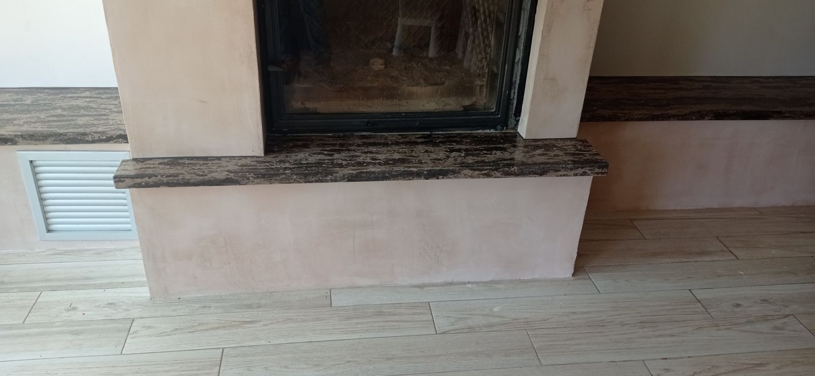 Πλακάκια δαπέδου με ακριβή αρμολόγηση