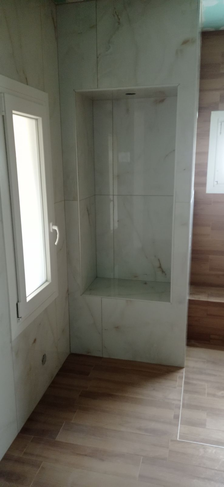 Τοποθέτηση πλακιδίων σε κατοικία στη Θεσσαλονίκη