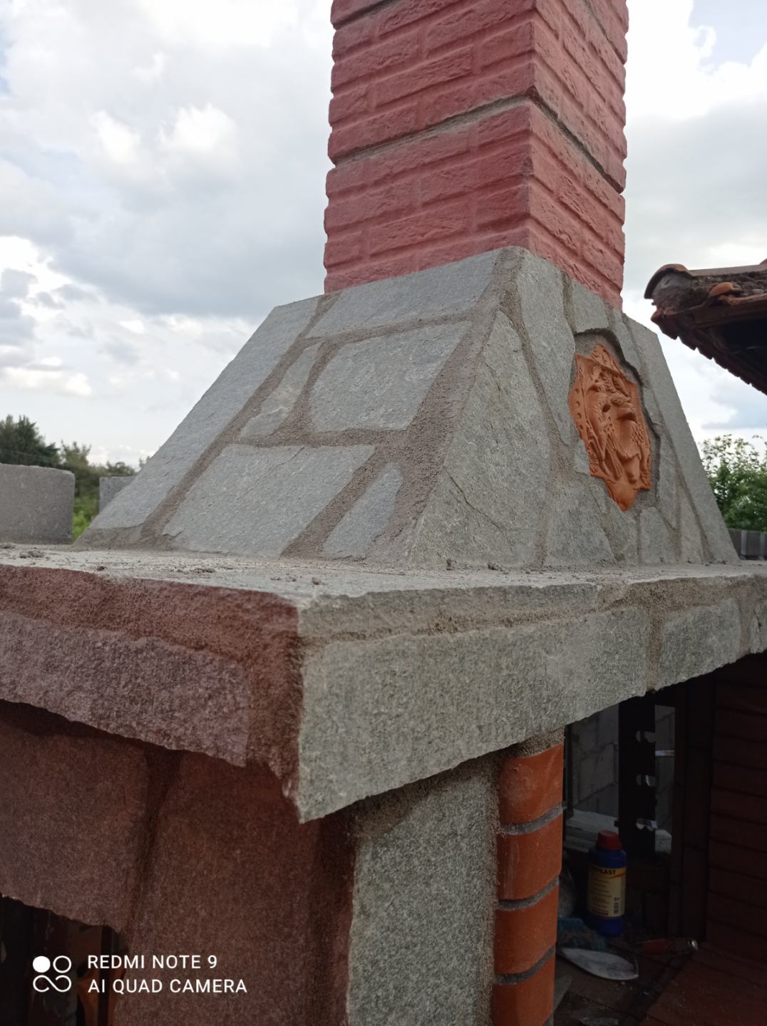 Κατασκευή εξωτερικής ψησταριάς με πέτρινη επένδυση